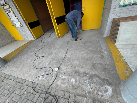 Instalación de porcelanato – Colegio LINTAC, Lo Barnechea / Chicureo