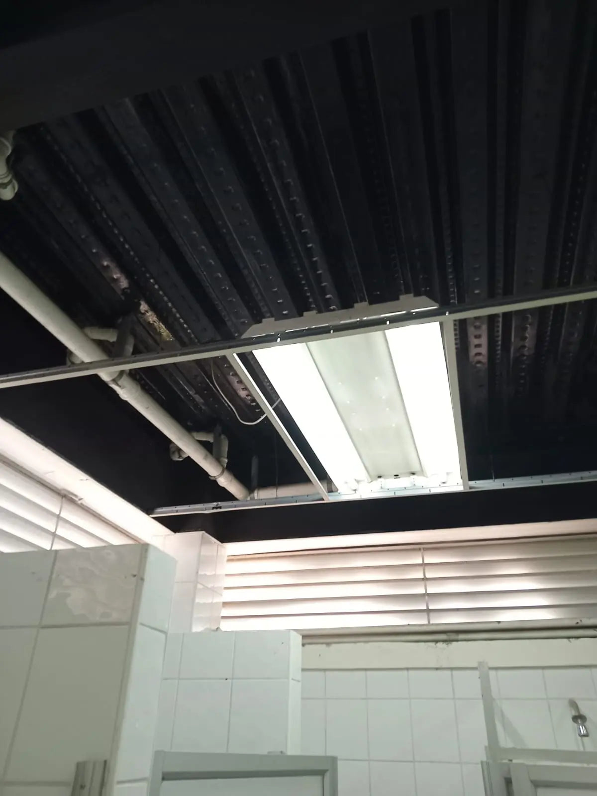 REMODELACIÓN DE BAÑOS ÁREA DE DEPORTES Arquitepro Construcción
