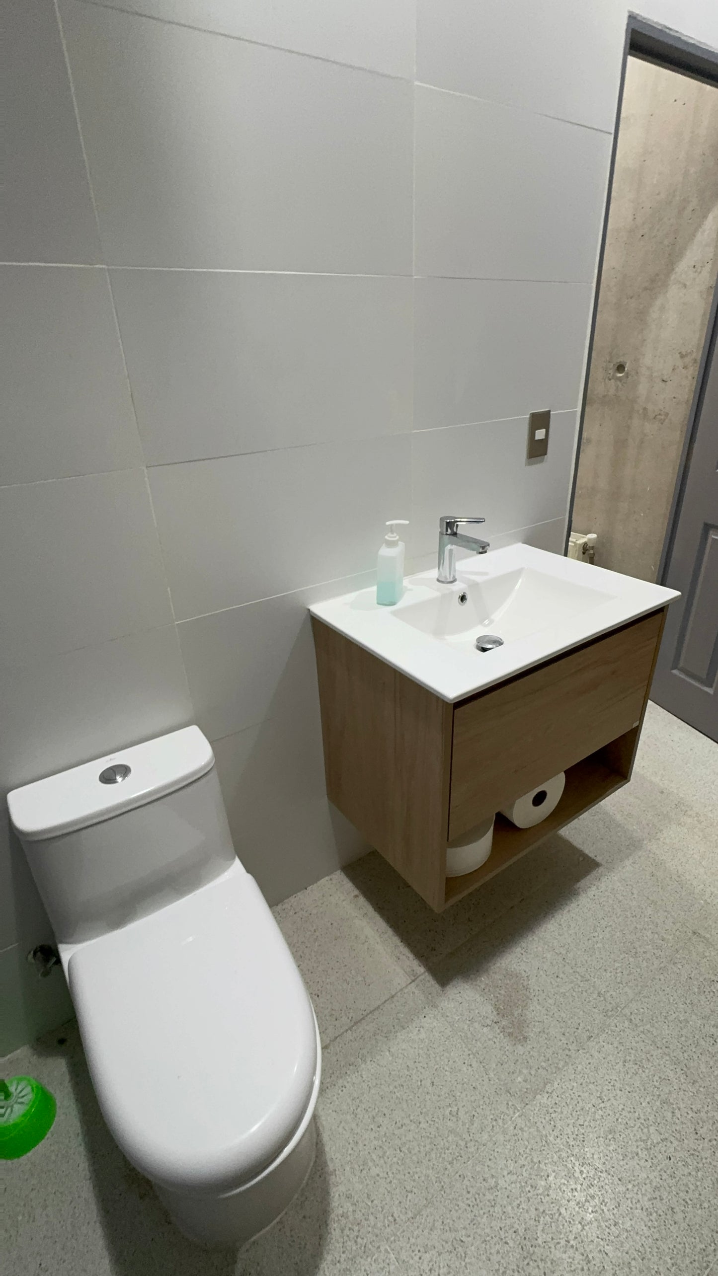 Construcción y Remodelación de baños y sala de profesores - Colegio Academia de Humanidades