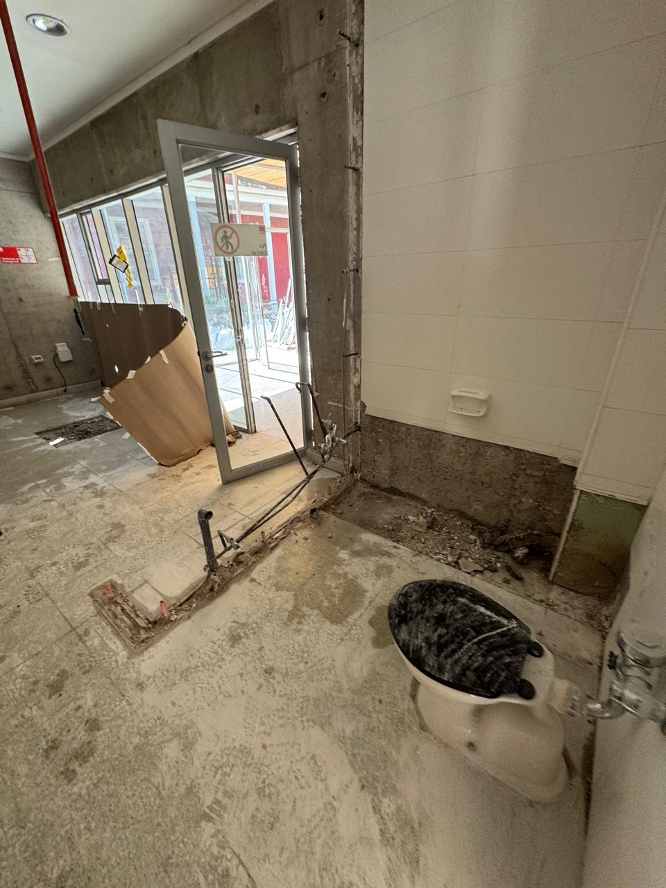 Construcción y Remodelación de baños y sala de profesores - Colegio Academia de Humanidades
