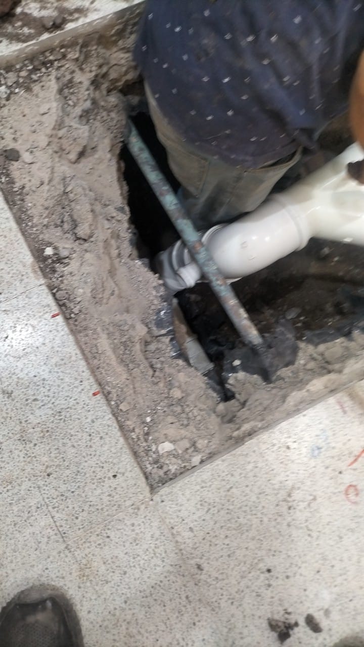 Construcción y Remodelación de baños y sala de profesores - Colegio Academia de Humanidades