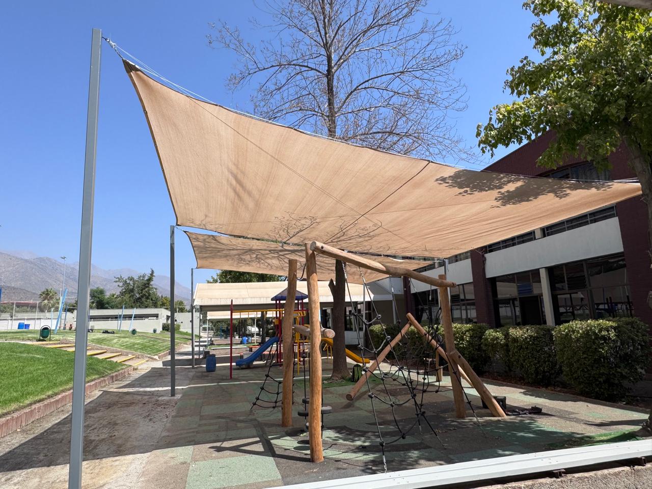 CONSTRUCIÓN E INSTALACIÓN DE TOLDO
