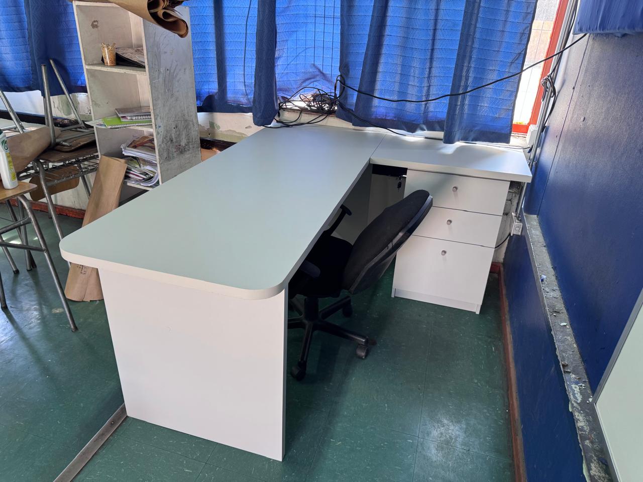 FABRICACIÓN ESCRITORIO A MEDIDA